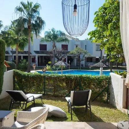 Apartment Stunning 2 Bd Townhouse By Hostlovers Estepona