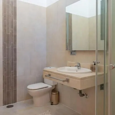 Stunning 2 Bd Townhouse By Hostlovers Apartment Estepona