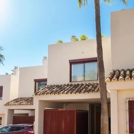 Apartment Stunning 2 Bd Townhouse By Hostlovers